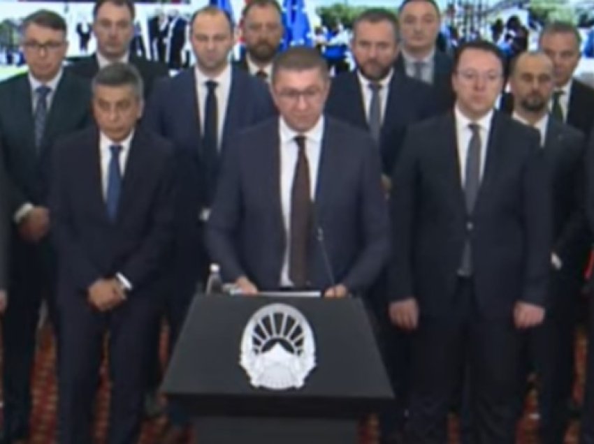 Mickoski: Në këto 100 ditë rritëm pensionet, siguruam investime të huaja dhe mjete për komunat