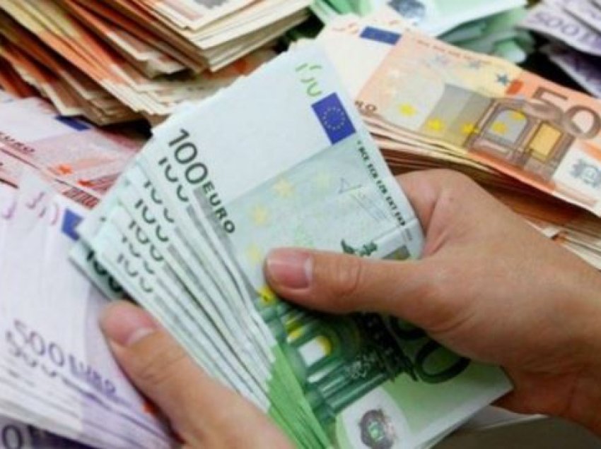 Këmbimi valutor/ Çfarë po ndodh sot me monedhat e huaja? Me sa blihen e shiten dollari dhe euro