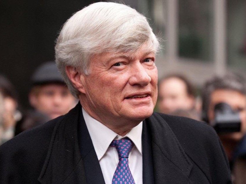 Avokati i të drejtave të njeriut, Geoffrey Robertson, ka shkruar një libër për mënyrën se si duhet të veprojnë kundër Putinit, që veprat e tij të dënohen edhe në mungesë!