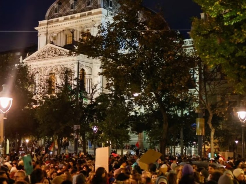 Mijëra njerëz marshojnë në Vjenë kundër FPO-së para bisedimeve për koalicion