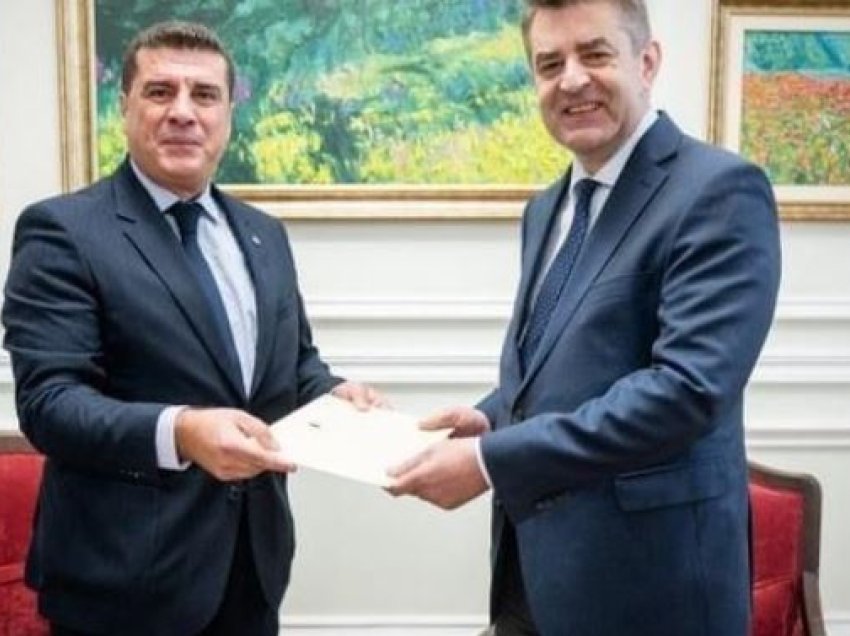 Shqipëria zyrtarisht çel ambasadën në Ukrainë, ambasadori Filo dorëzon letrat kredenciale