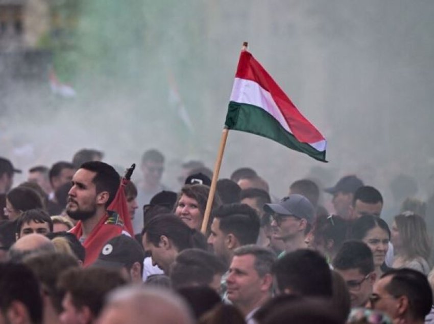 Hungari, mijëra protestues kërkojnë t’i jepet fund “propagandës” së medias shtetërore