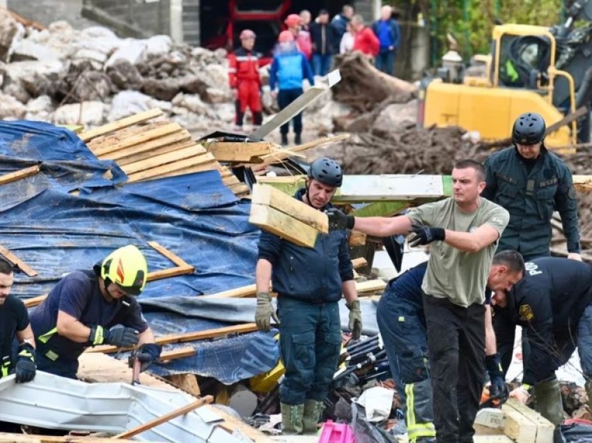 Vazhdojnë kërkimet për të zhdukurit nga vërshimet në Bosnje