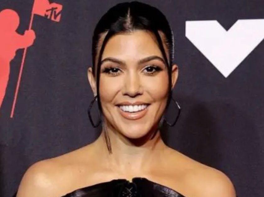 Kourtney Kardashian kritikohet për dekorin e Halloween: A ke respekt për fëmijët?