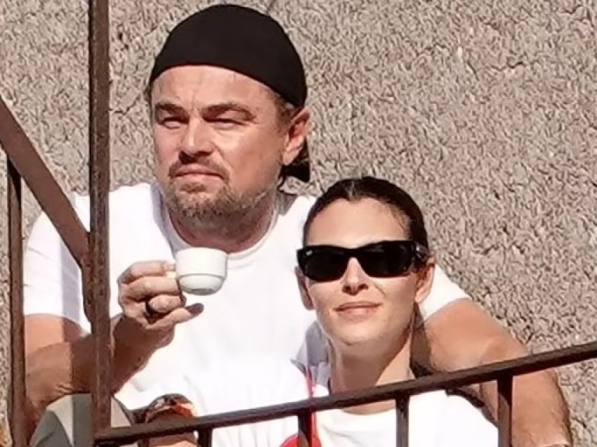 Leonardo DiCaprio dhe e dashura e tij fotografohen të përqafuar në një ballkon në Romë