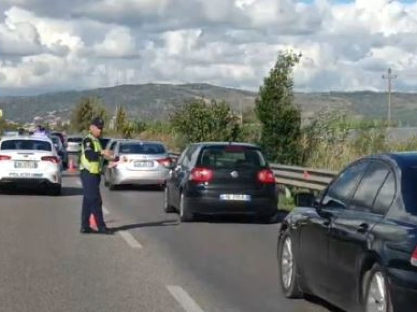 Aksident në autostradën Fier-Lushnjë, përplasen dy automjete! Lëndohet një person