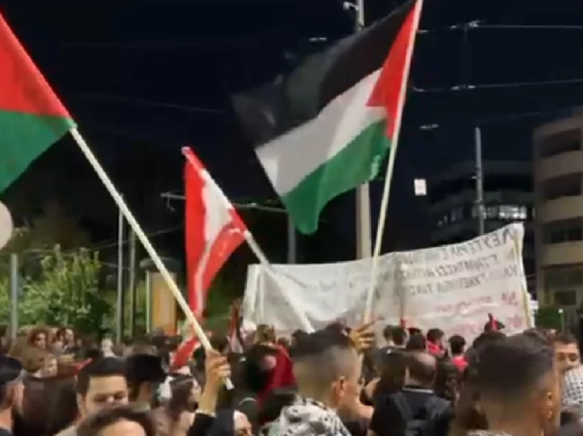 Shkopinj, gurë dhe molotov/ Protestë kundër Izraelit në Athinë, protestuesit përplasen me Policinë