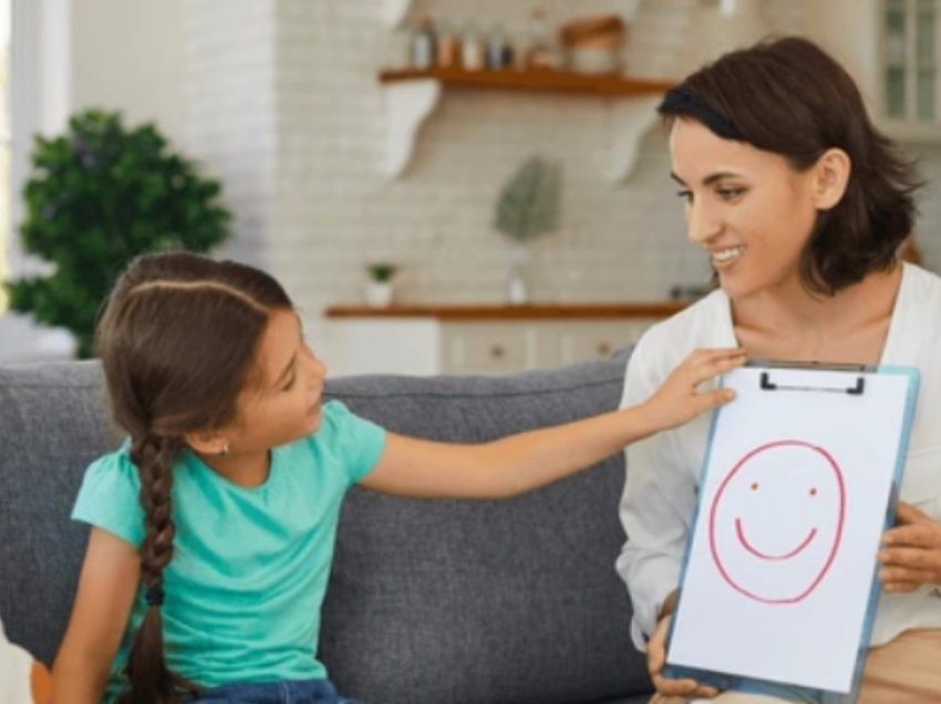 Dy shenjat që tregojnë se jeni një prind emocionalisht inteligjent