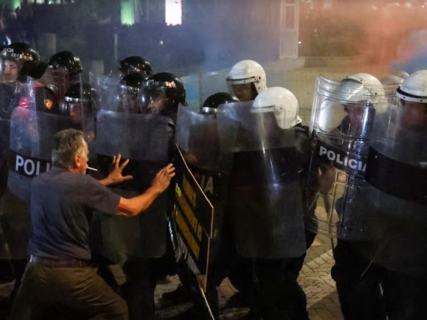 Policia në Shqipëri nis hetimet për dhunën në protestën e 7 tetorit