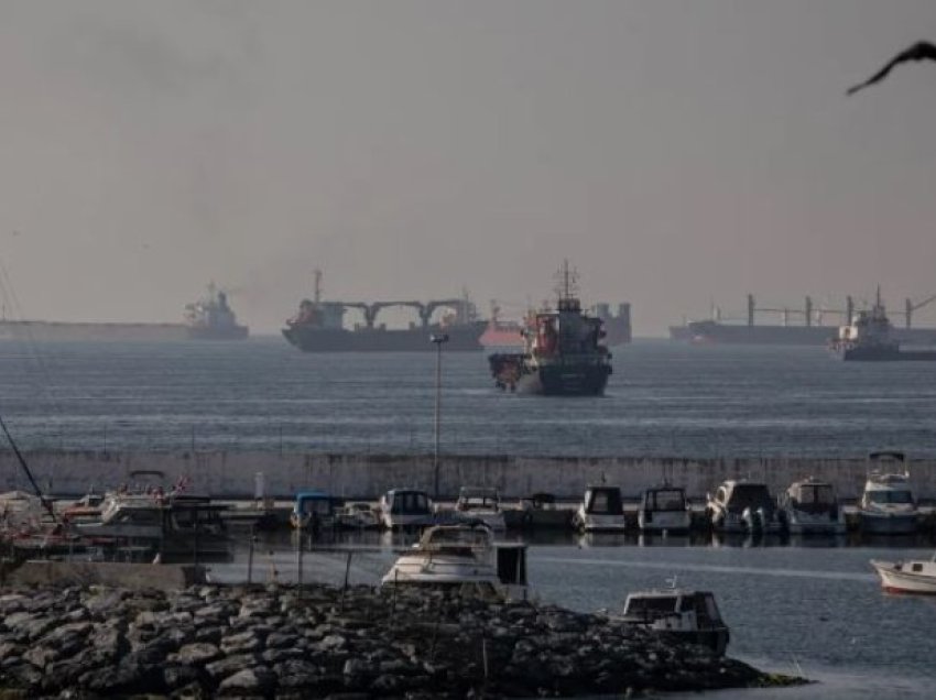 Rusia sulmon një anije në Odessa, një i vdekur dhe disa të plagosur