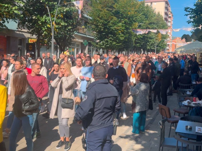 Protestuesit serbë provokojnë shqiptarët në një kafiteri në veri