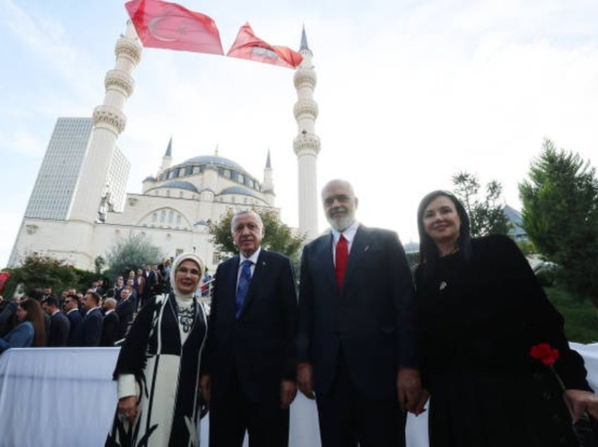 ‘Dhurata Ramës në këmbim të ndikimit në Shqipëri’, vizita e Erdogan bën jehonë në mediat greke