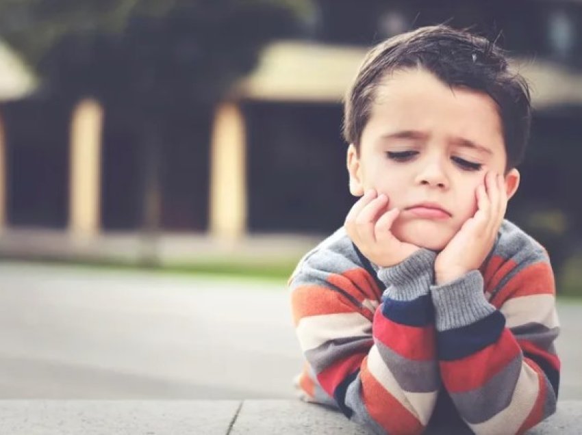 Si t’i ndihmoni fëmijët të kuptojnë dhe të përballen me emocionet e tyre