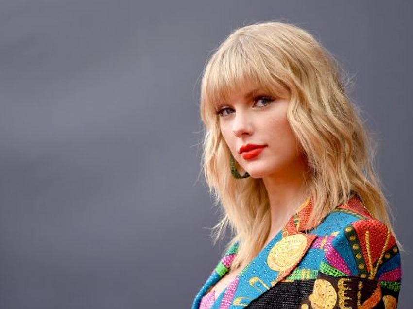 Taylor Swift dhuron 5 milionë dollarë për dëmet e uraganeve Helene dhe Milton