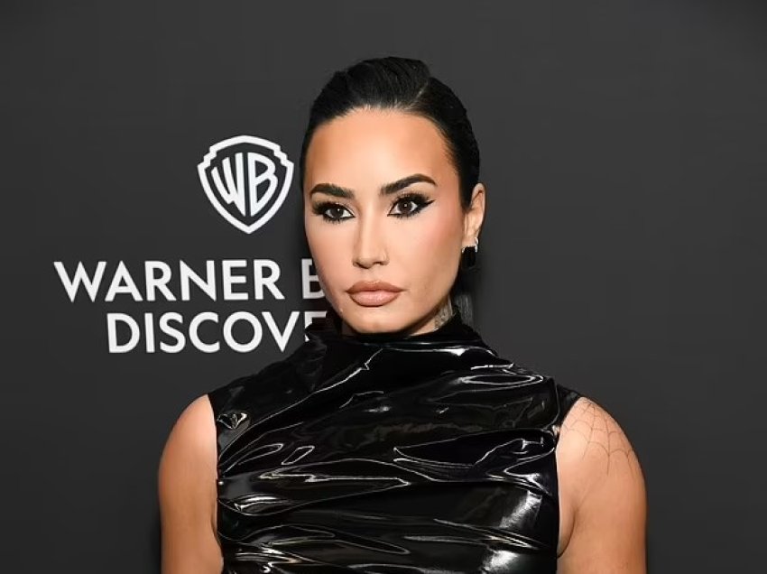 Demi Lovato duket fantastike me një fustan të zi për Gala-n e Ditës Botërore të Shëndetit Mendor