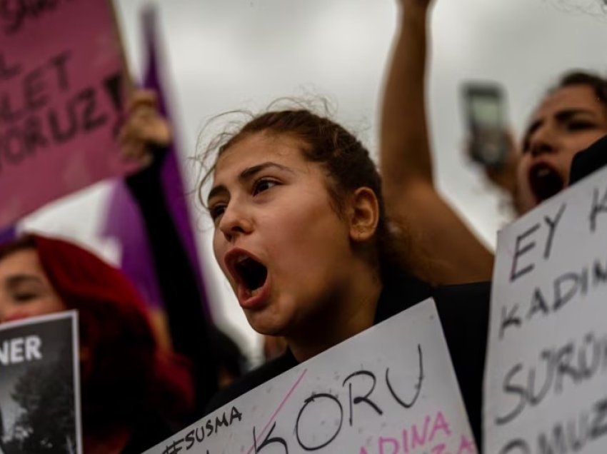 Protesta në Turqi kundër dhunës ndaj grave