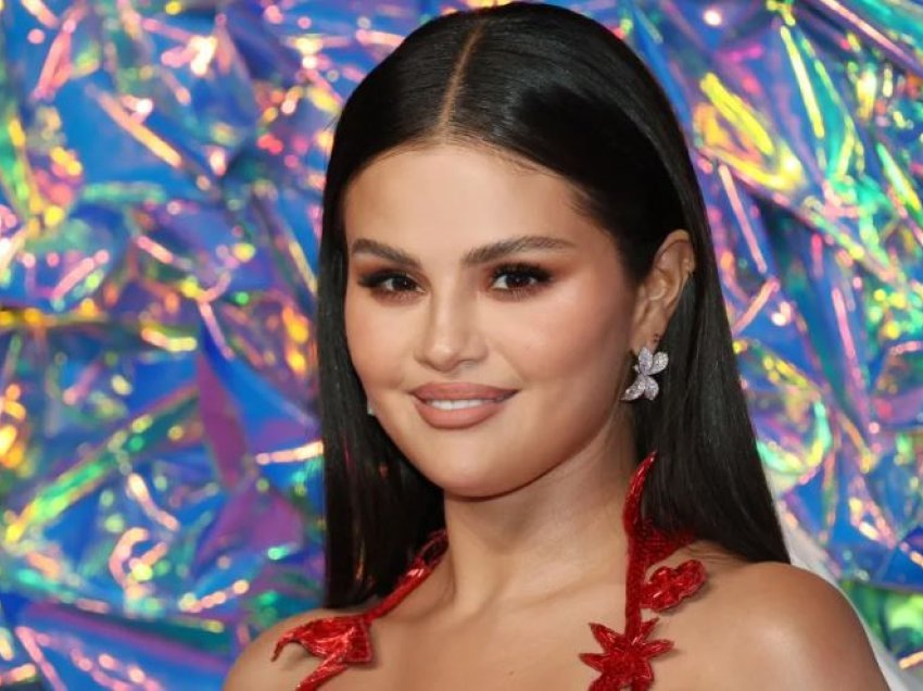 Selena Gomez zbulon pse nuk fle më në dhomën e saj të gjumit