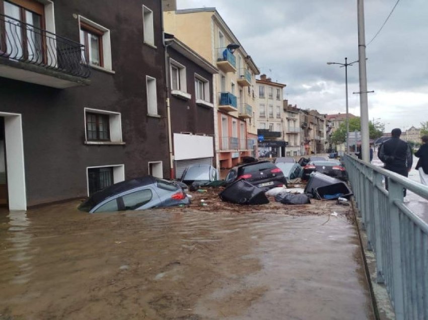 ​Reshjet e dendura shkaktojnë përmbytje në Francë