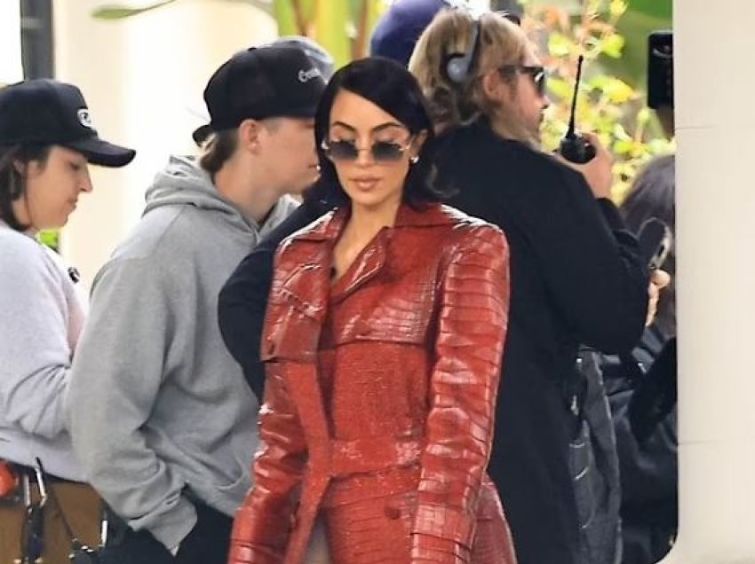 Kim Kardashian shfaqet joshëse edhe si avokate