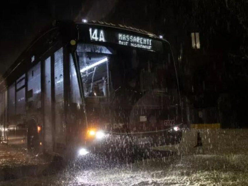 Moti i keq dhe përmbytjet në Itali, një i vdekur dhe dy mijë të evakuuar në Bolonja