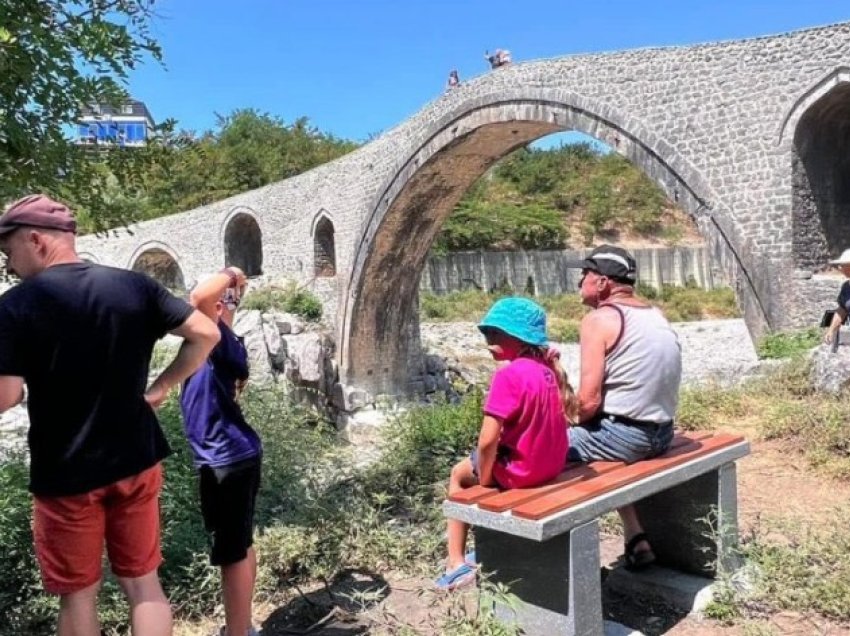 Rama: “Ura e Mesit”, një destinacion që po i bën turistët e huaj të dashurohen me thesaret e Shkodrës