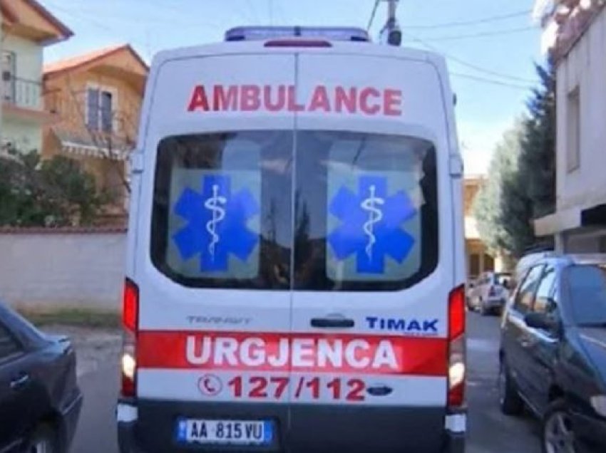 Humbi kontrollin e drejtimit të mjetit bujqësor, plagoset 60-vjeçari në Lushnjë, transportohet me urgjencë në spital