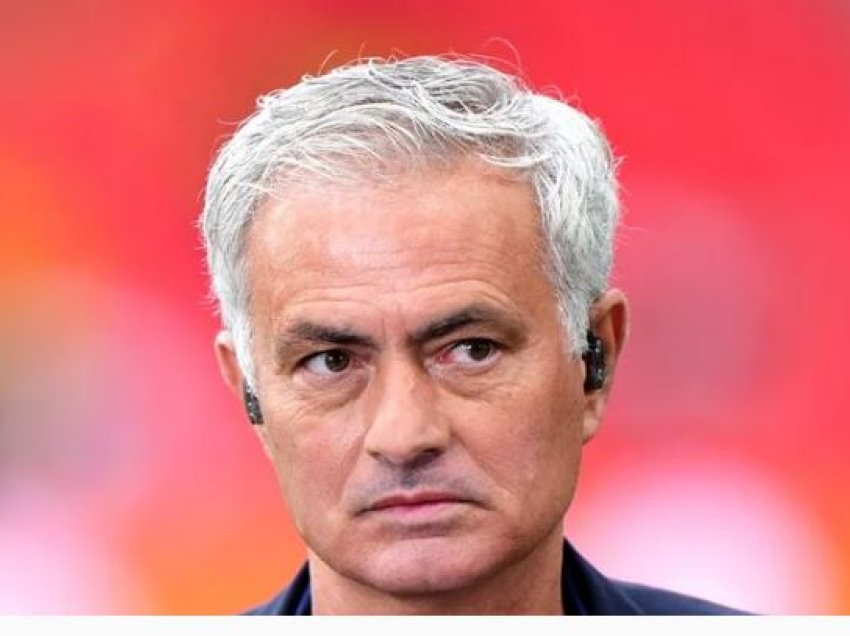 Jose Mourinho i “shkel syrin” Anglisë