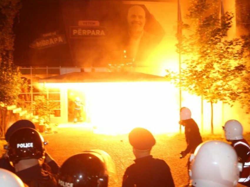 “Mosbindja civile” shpërndahet në qarqe/ Zbardhen detaje nga protesta e 29 tetorit, demokratët do të bllokojnë…