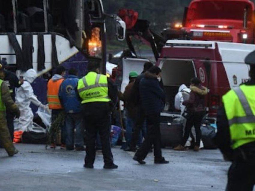 Përplaset autobusi me kamionin në Meksikë, së paku 24 të vdekur