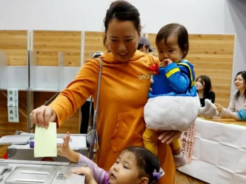 Japonia voton për liderin e ri në hijen e skandaleve