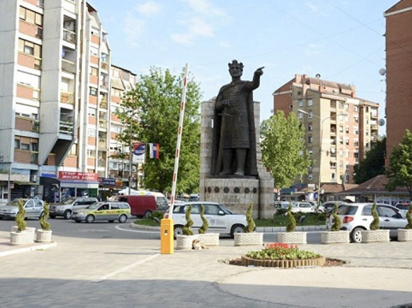 Reagime të ashpra pas incidentit në sheshin “Car Llazar” në veri ku u arrestua një serb për vandalizëm