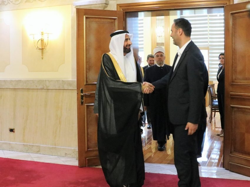 Konjufca takohet me Ministrin e Haxhit dhe Umres të Arabisë Saudite, Tawfiq Al-Rabiah