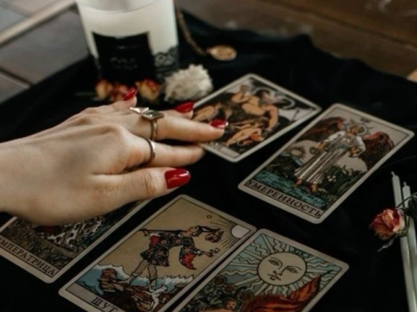 E keni ndarë mendjen të lexoni letrat tarot? Ja 5 gjërat që duhet të keni parasysh