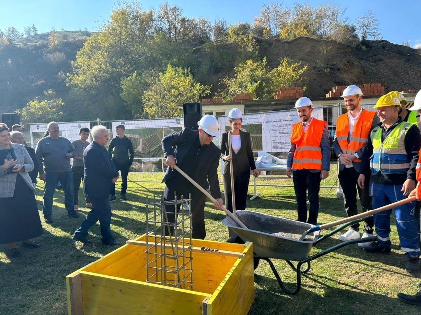 Vendoset gurthemeli i stadiumit të ri të KF Kika në 50 vjetorin e klubit 