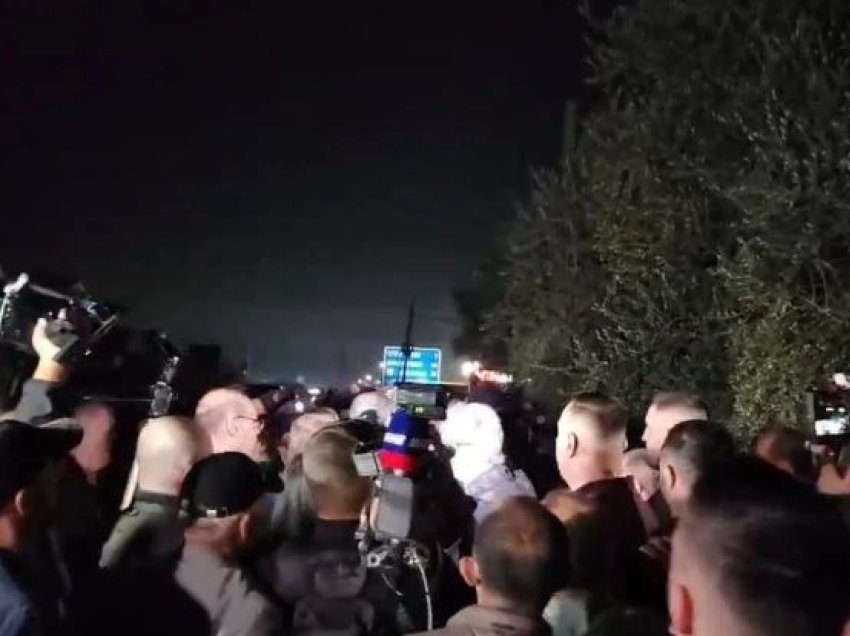 Tubimi me bllokimin e rrugëve në Elbasan, nis hetimi për tre deputetët e PD, në pranga tre protestues