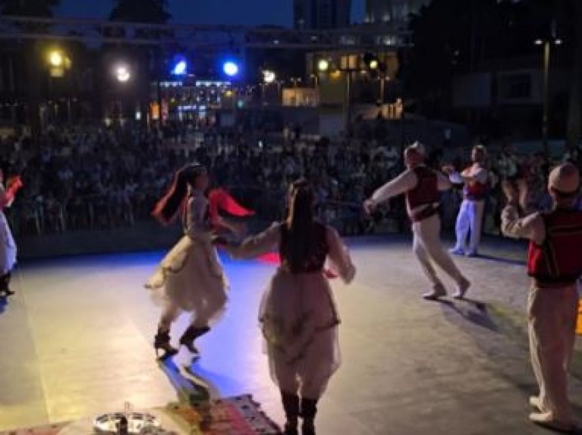 Edicioni i katërt i festivalit folklorik “DurrësFest”, morën pjesë ansamble nga vende të ndryshme të Europës