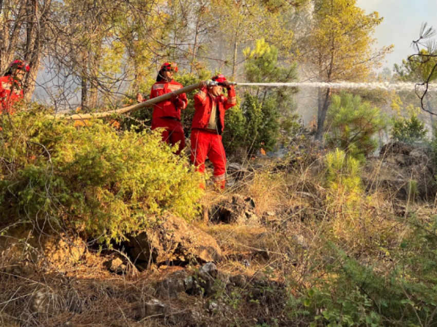 Zjarret në Fan dhe Orosh marrin përmasa të mëdha, nis ndërhyrja nga ajri me helikopterin Cougar