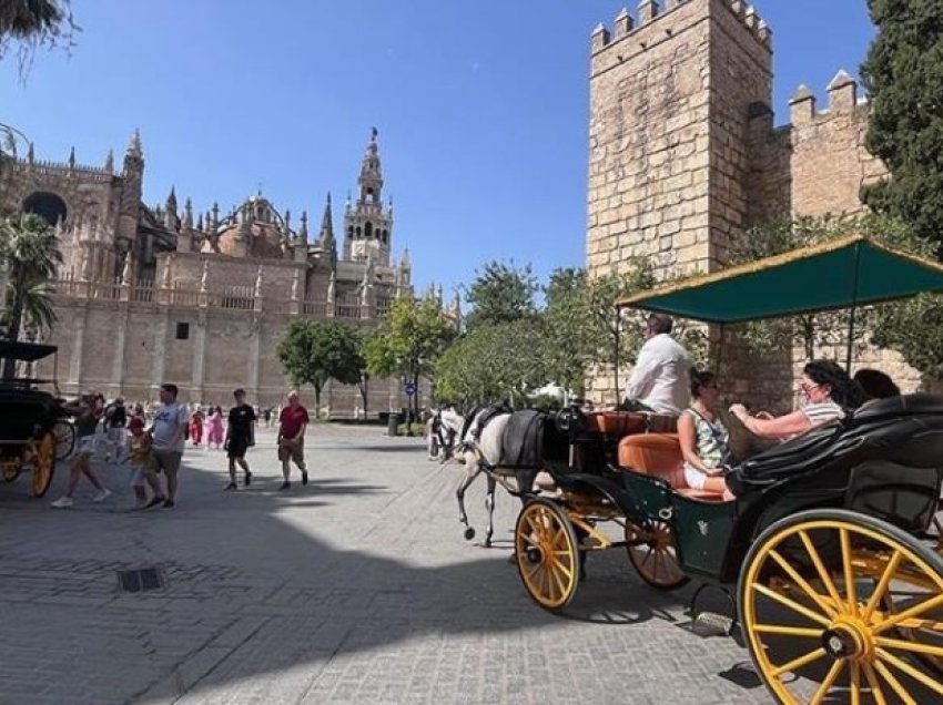 Spanja thyen rekord në numrin e turistëve dhe të ardhurave nga turizmi