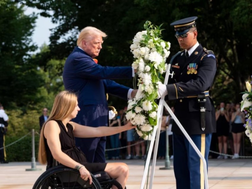 Vazhdon debati në Uashington pas vizitës së ish-Presidentit Trump në Varrezat Kombëtare