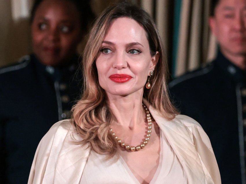 Angelina Jolie: Më kanë tradhtuar