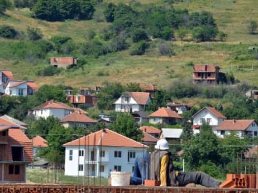 “... në Serbi po ndërtohen shtëpi për serbë nga Kosova”/ Alarmon analisti: Ky do të ishte skenari më i tmerrshëm i zyrtarëve aktualë serbë!