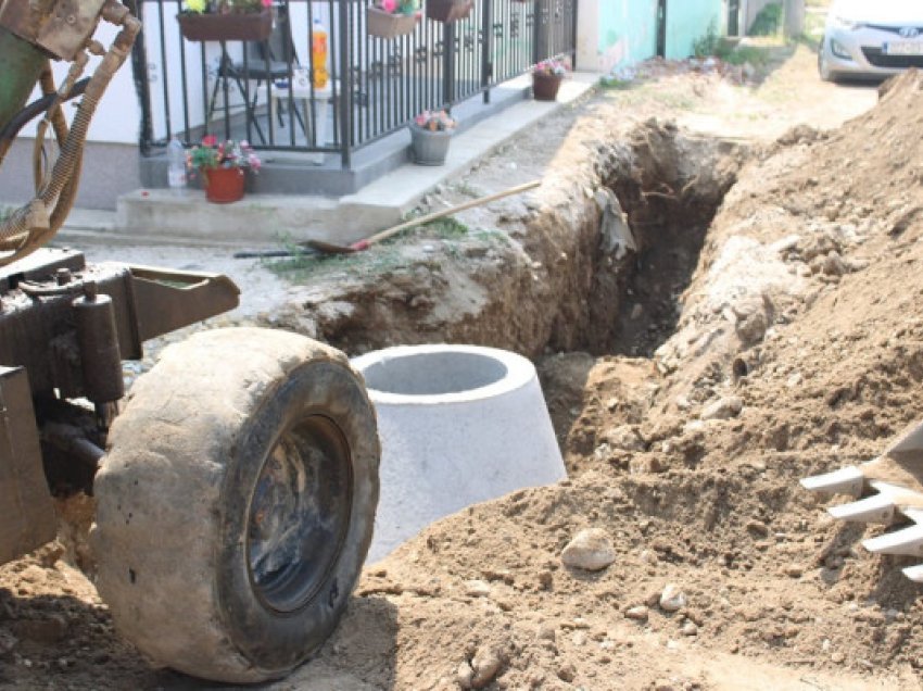 Vazhdojnë punimet në një rrugë në lagjen e Boshnjakëve në veri, do të lehtësohet jeta e banorëve