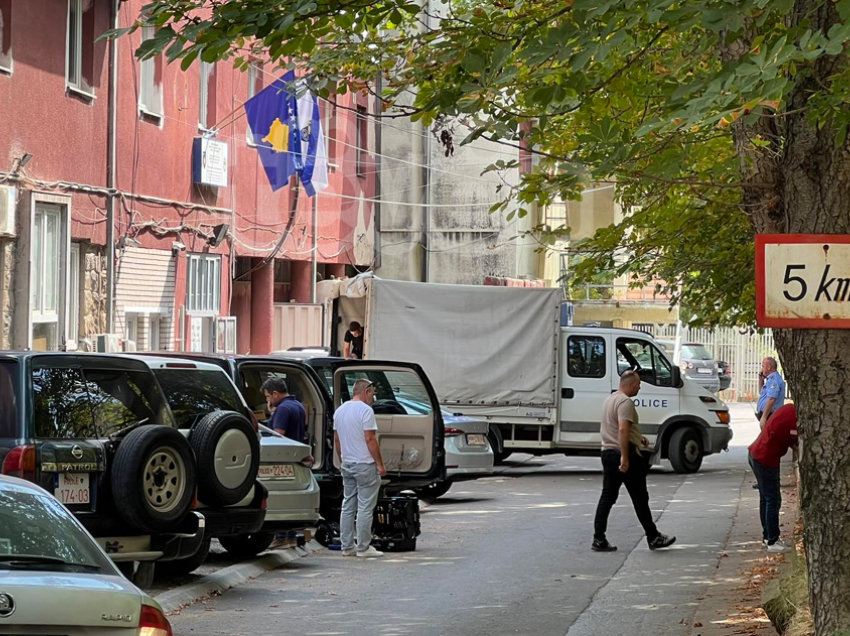 Pas mbylljes së postës në veri, punëtorët mund t`i marrin sendet personale në polici