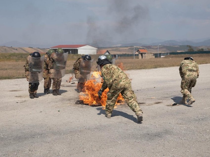 KFOR realizon trajnim kundër fobisë ndaj zjarrit dhe lirinë e lëvizjes