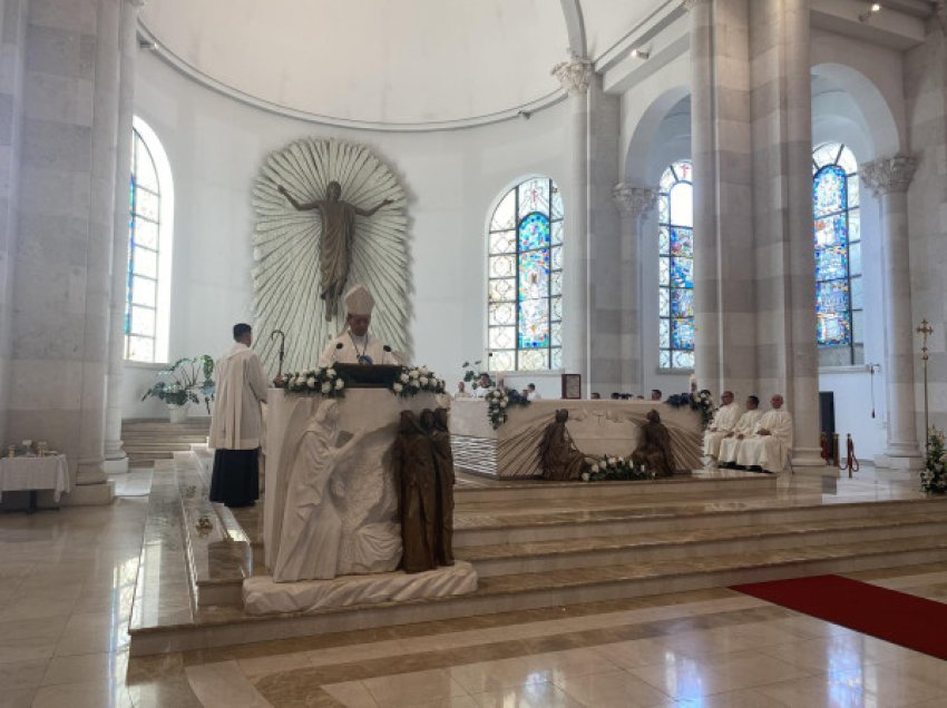 ​Gjonlleshaj: Nënë Tereza na thërret të jemi ndërtues të paqes dhe unitetit