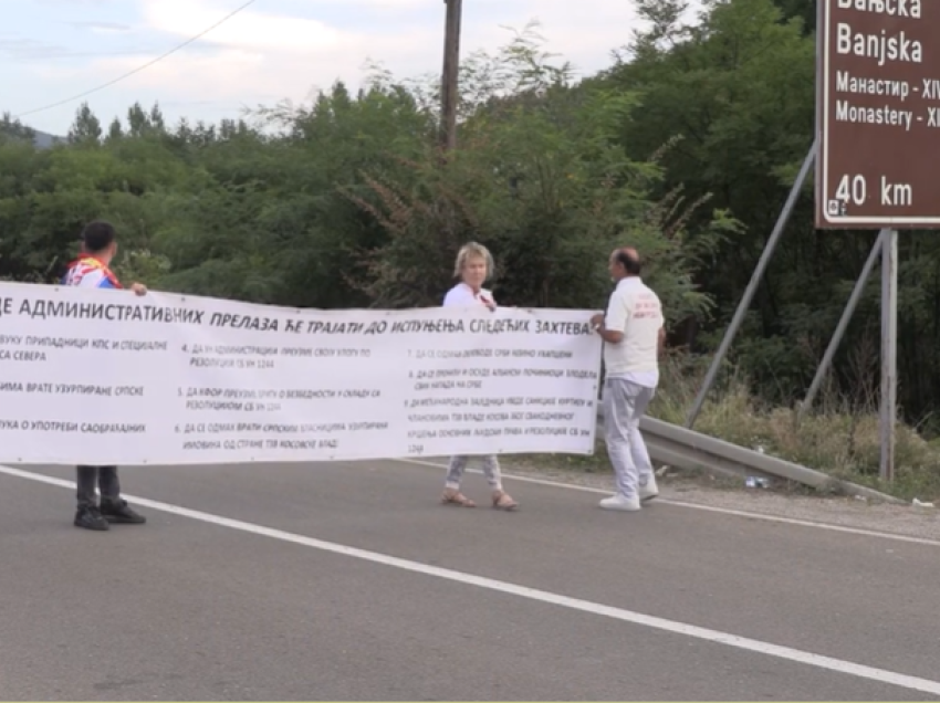 Bllokimi i pikave kufitare nga serbët, Gjinovci i quan autobarrikada