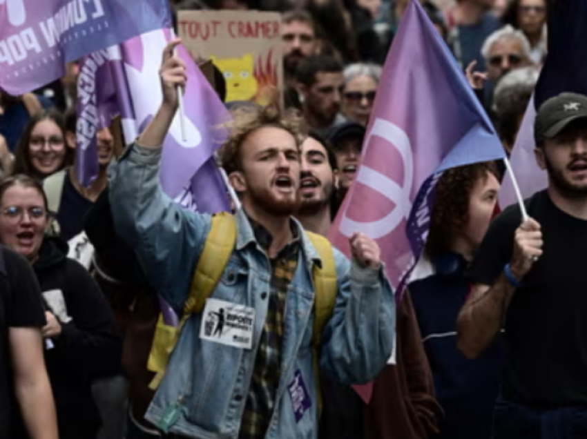 Qytetarët francezë protestojnë kundër emërimit të Michel Barnier si kryeministër