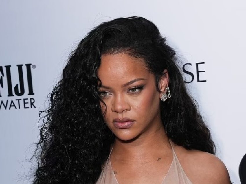 Rihanna duket magjepsëse në paraqitjen e fundit në New York