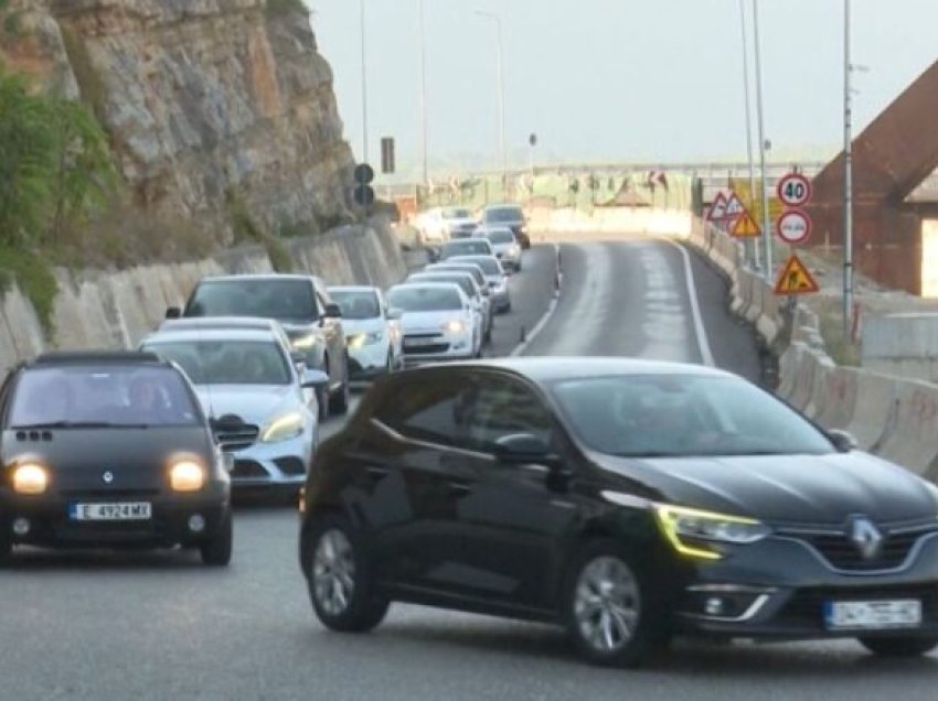 Fundjavë me fluks në Morinë, qytetarët e Kosovës për pushime në Shqipëri edhe në shtator