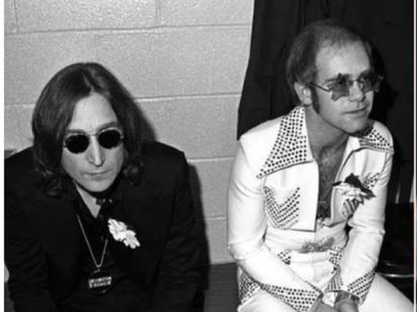 Elton John flet për varësinë ndaj drogës: E konsumova me John Lennon